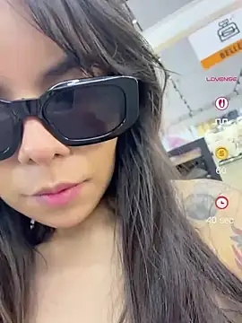 Akane_Chan webkamerás műsora