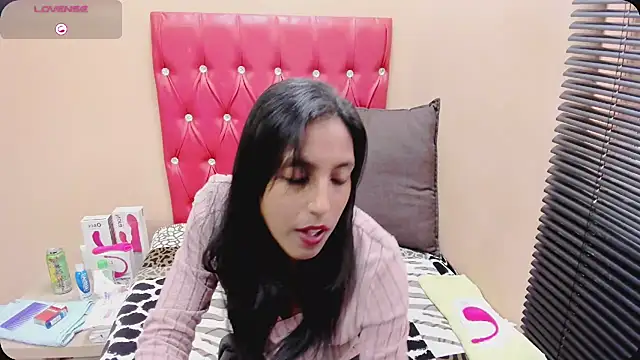 INDIANCREAM4U Adlı Modelin Web Kamerası Şovu