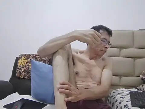 عرض كام skinnylatino51