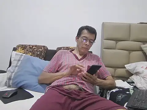 skinnylatino51's Webcam Show