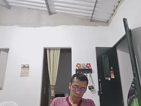 הופעת וובקאם של skinnylatino51