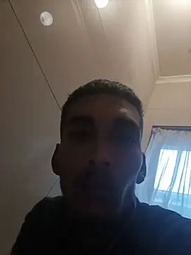 Show modela NaughtyGuy0071 na web-kameri