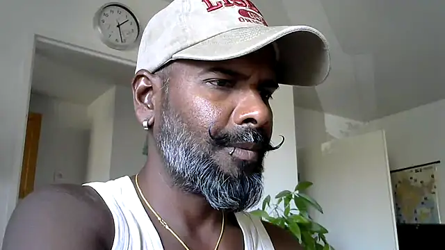 frenchblackc31 Show in webcam