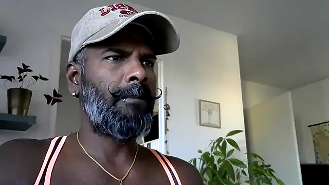 frenchblackc31 Show Webcam