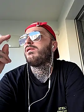 Show modela MrBearTattooX na web-kameri