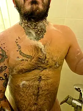 MrBearTattooX: διαδικτυακό σόου στην κάμερα