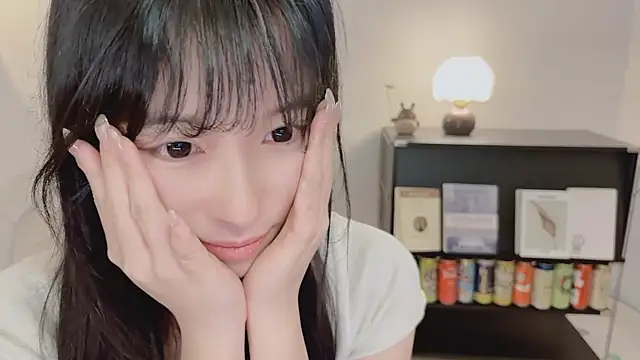 Onechestnut's Live XXX Chat