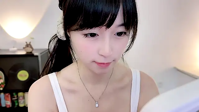 Onechestnut's Live XXX Chat