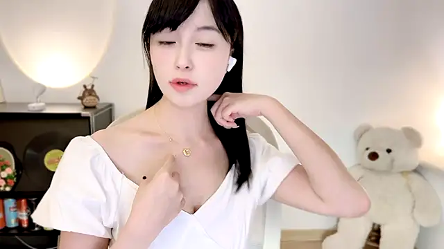 Onechestnut's Live XXX Chat