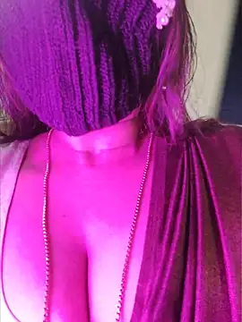 Anjali-Queen: διαδικτυακό σόου στην κάμερα