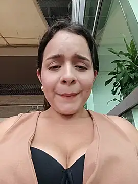 Show de Julieth_hot-69 na webcam