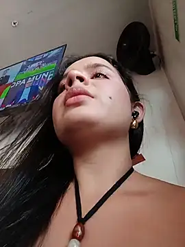 Julieth_hot-69's Live XXX Chat