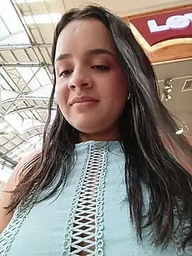 Show modela Julieth_hot-69 na web-kameri