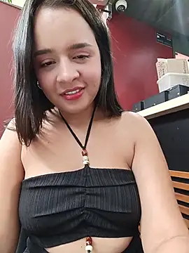 Julieth_hot-69's Live XXX Chat