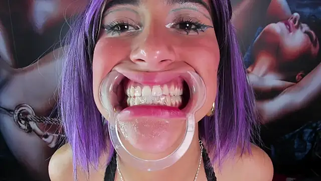 miss___taylor Adlı Modelin Canlı XXX Sohbeti