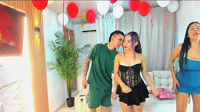 Pokazy przed kamerką – stangirls_