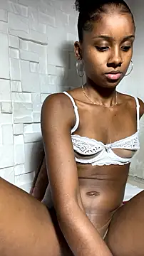 Ketpimentinha09 Adlı Modelin Canlı XXX Sohbeti