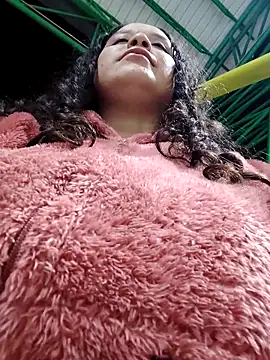 Pokazy przed kamerką – You-sexy-starr