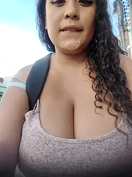 Pokazy przed kamerką – You-sexy-starr