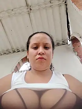 Pokazy przed kamerką – You-sexy-starr