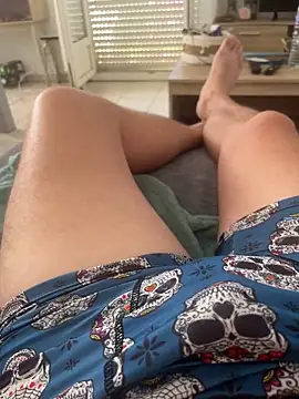 hommesexy02 Adlı Modelin Canlı XXX Sohbeti