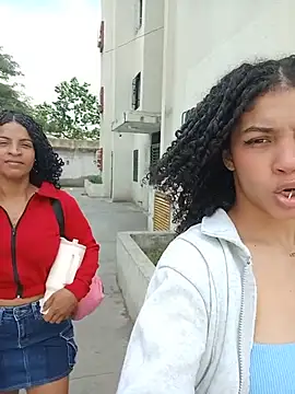 CurlyBitch Show in webcam