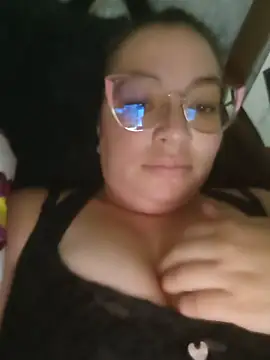 LYNDYTTAFULLL's Live Chat Room