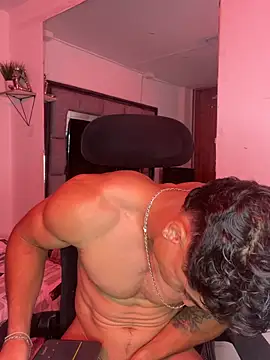MR_MUSCLE Adlı Modelin Web Kamerası Şovu
