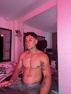 MR_MUSCLE: διαδικτυακό σόου στην κάμερα