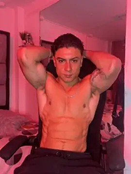 Show modela MR_MUSCLE na web-kameri