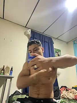 Show modela MR_MUSCLE na web-kameri