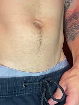 MR_MUSCLE: διαδικτυακό σόου στην κάμερα