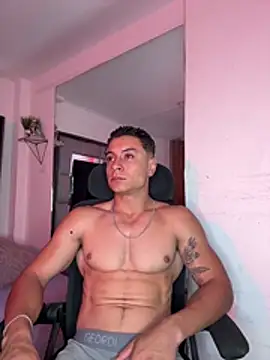 MR_MUSCLE: διαδικτυακό σόου στην κάμερα
