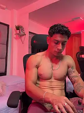 Show modela MR_MUSCLE na web-kameri