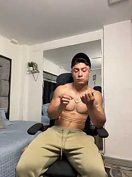 MR_MUSCLE Show in webcam