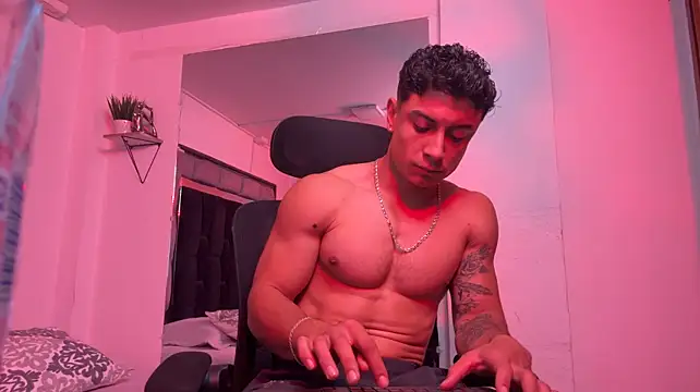 MR_MUSCLE Adlı Modelin Web Kamerası Şovu