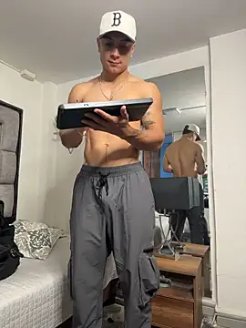 MR_MUSCLE Show in webcam