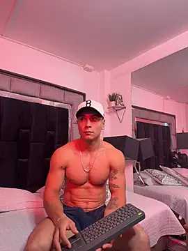 MR_MUSCLE: διαδικτυακό σόου στην κάμερα