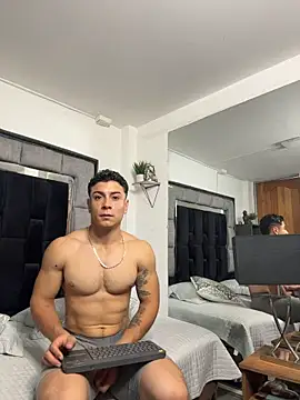 Show modela MR_MUSCLE na web-kameri