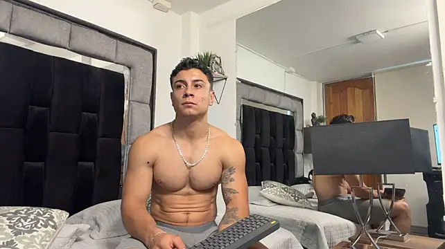 MR_MUSCLE's Webcam Show