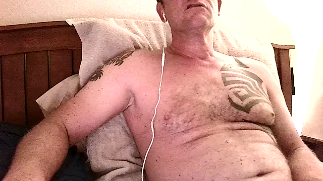 Yournaughty Show in webcam