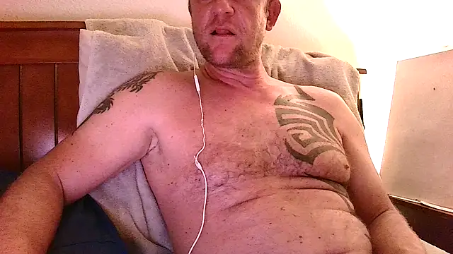 Yournaughty Show in webcam