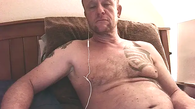 Yournaughty Show in webcam