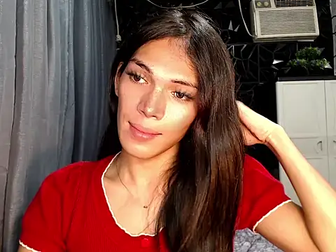 GORGEOUS_CARMEE: διαδικτυακό σόου στην κάμερα