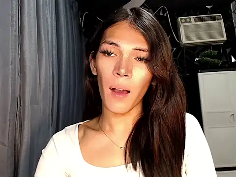 GORGEOUS_CARMEE Webcam-Show