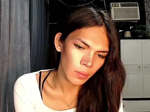 GORGEOUS_CARMEE Show in webcam