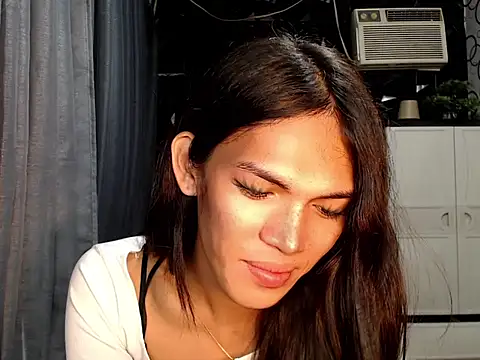 הופעת וובקאם של GORGEOUS_CARMEE