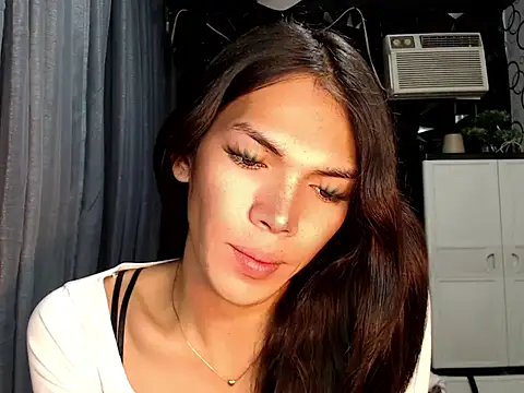 GORGEOUS_CARMEE Show in webcam