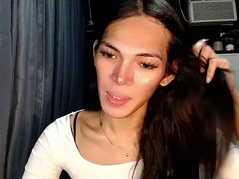 GORGEOUS_CARMEE: διαδικτυακό σόου στην κάμερα