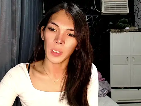 GORGEOUS_CARMEE Show in webcam